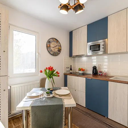 Xili's & Free Private Parking