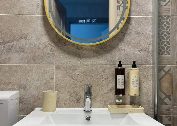 Xili's & Free Private Parking Brasov