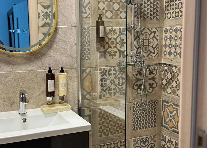 Xili's & Free Private Parking *