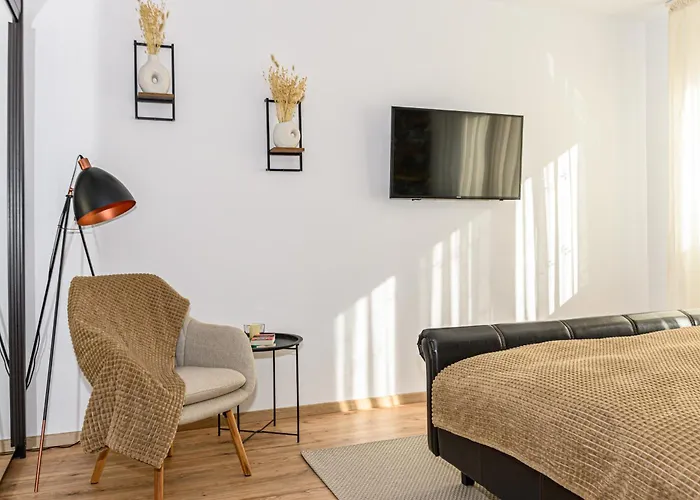 Xili's & Free Private Parking