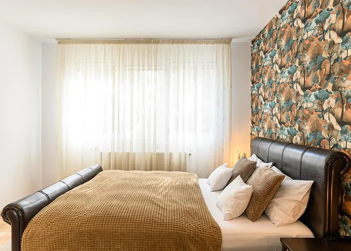 Xili's & Free Private Parking Braşov