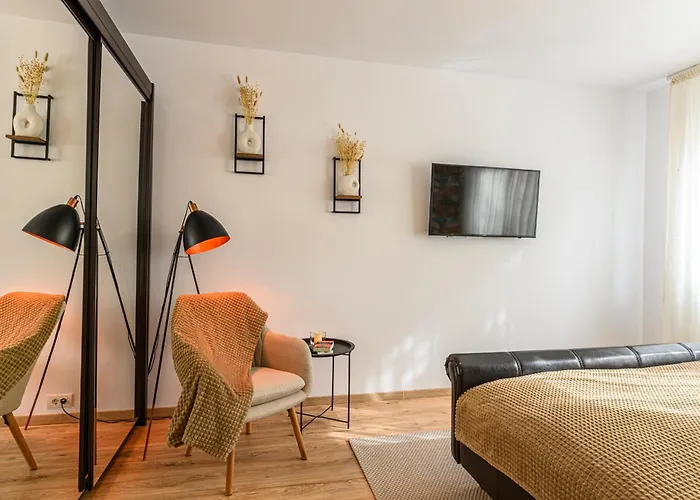 Xili's & Free Private Parking