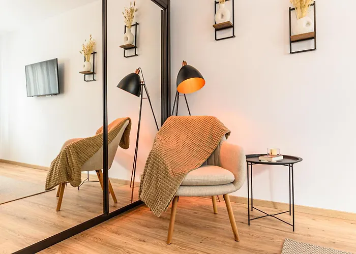 Xili's & Free Private Parking